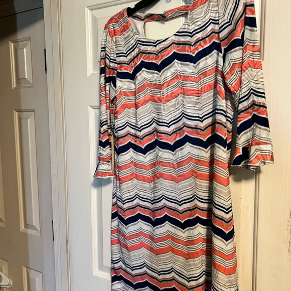 Woman’s dress - Picture 2 of 2